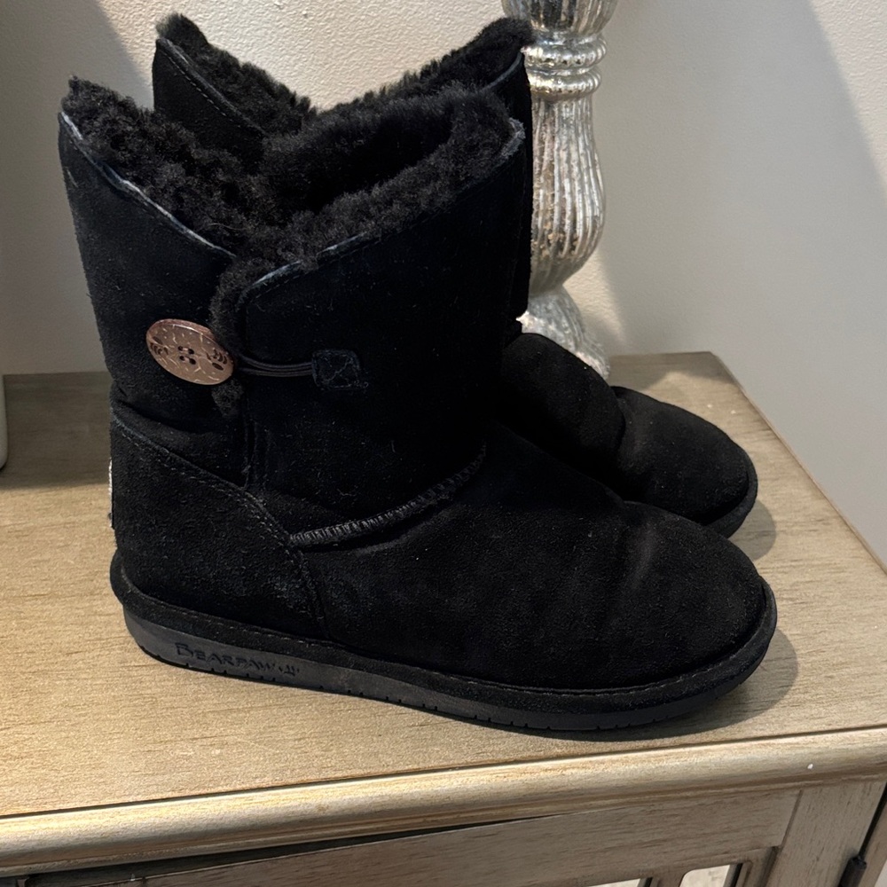 BearPaw Women's Black Winter Boots size 8!